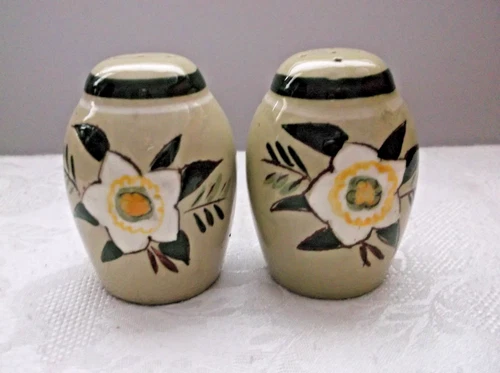 Stangl Pottery Star Flower Salt & Pepper Shakers Set