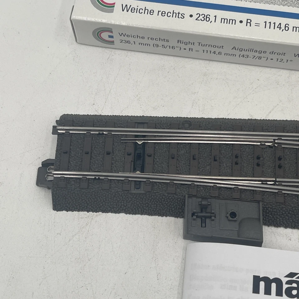 Marklin 24712 HO Right Hand Wide Radius C 2-Way Switch Turnout New! - Image 2 of 4