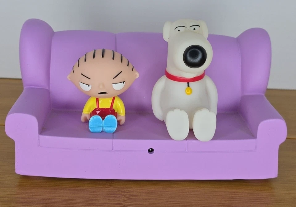 FAMILY CHICO TV HABLANTES TELEVISIÓN CONTROL REMOTO ACTIVADO SOFÁ DIORAMA FIGURA FUNCIONA Foto 2 de 4