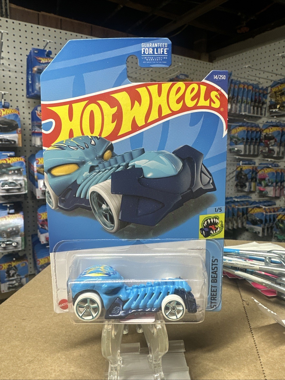 Hot Wheels Skull Crusher Blue Street Beast 1:64 Mattel Diecast