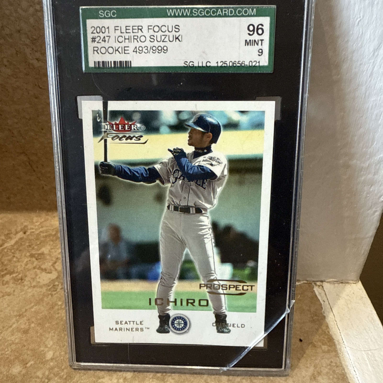 2001 Fleer Focus #247 ICHIRO SUZUKI ROOKIE /999