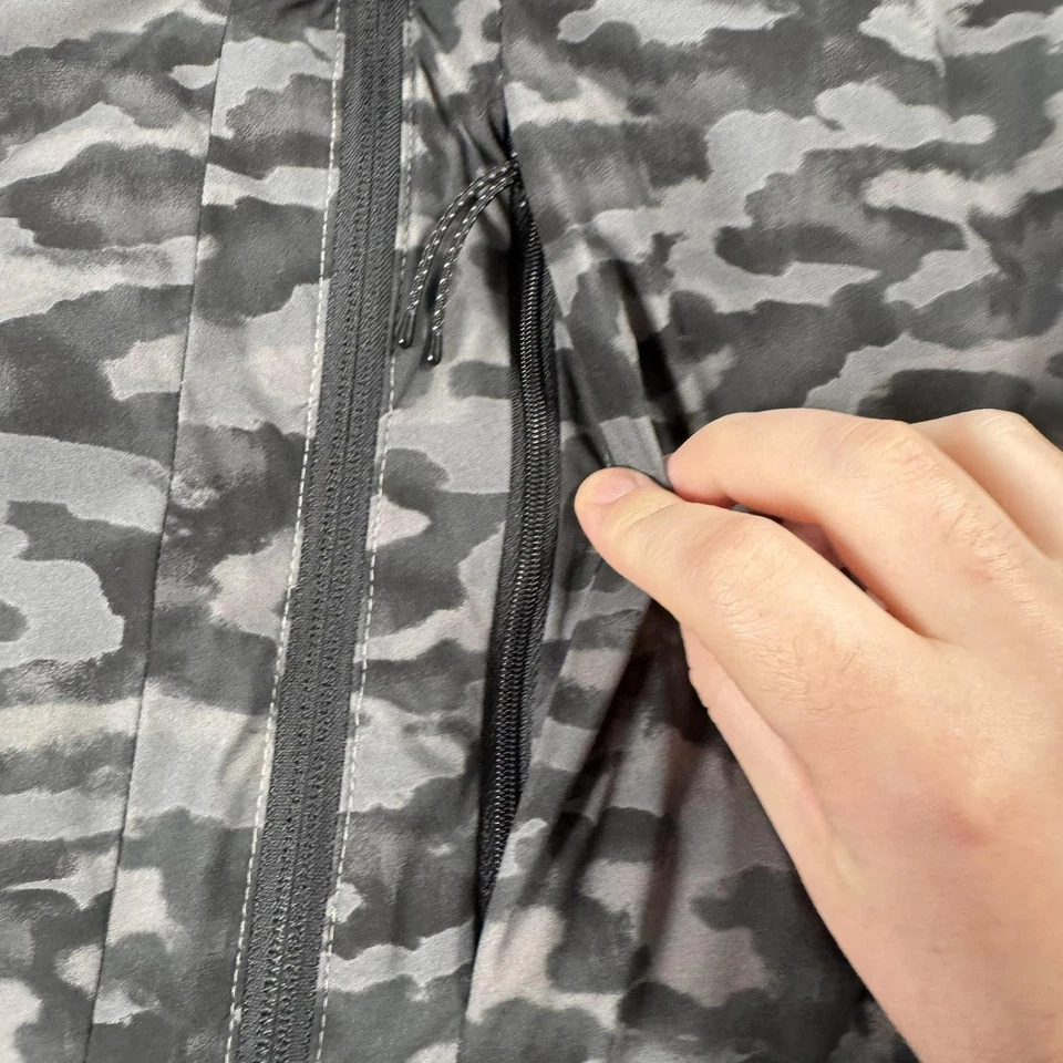 Vineyard Vines Vest Mens XL Gray Camo Jim Nantz PrimaLoft Golf Stretch Full Zip - Image 4 of 4