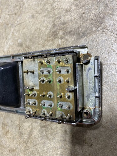 Jeep Cherokee XJ 84-96 Driver Master Switch Chrome (R88) - Picture 12 of 19