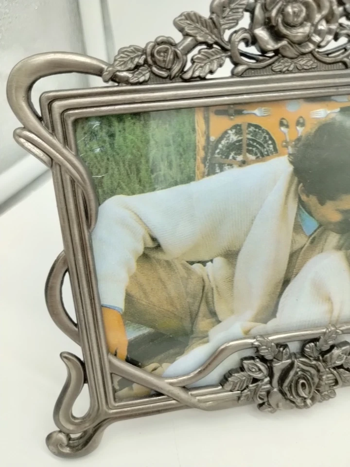 Juego de 2 marcos de fotos florales de metal para rosas de 4"X6" casa romántica victoriana  Foto 4 de 4