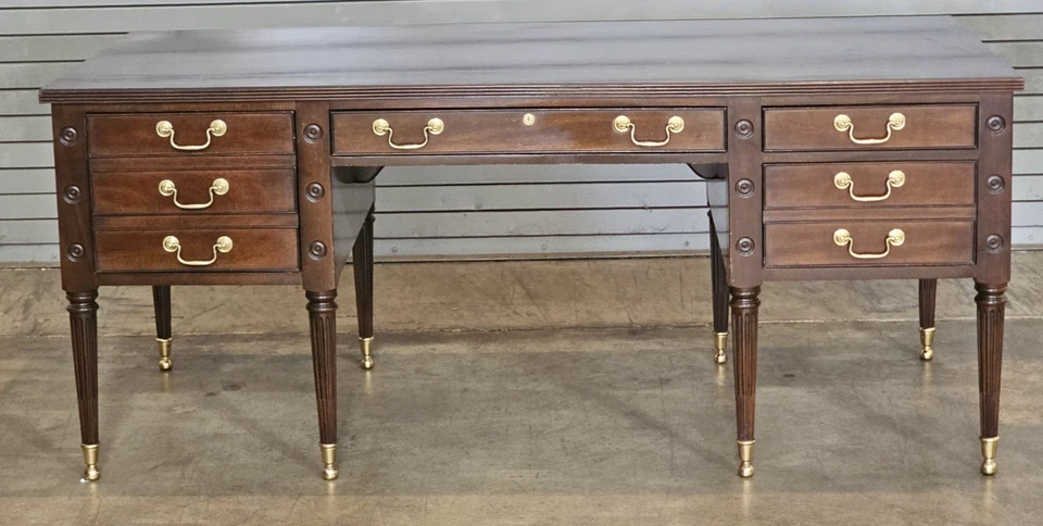 Escritorio de pareja Councill George Washington caoba estilo Sheraton Foto 2 de 4