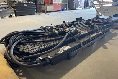 #ad Apc Schneider Electric It Usa AP7568 Basic Pdu NPUT: 200 240VAC 3 35A 50 60H $500.00