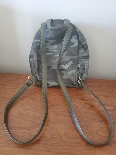 Justice Girls Quilted Green Camo small Sized Backpack with Chain Accent Mini Bag - Picture 4 of 4