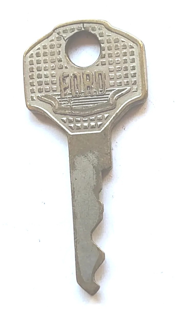Vintage Key Ford Briggs Stratton Appx 1-5/8