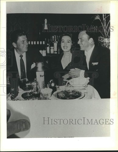 Press Photo American politician Ronald Reagan with Frank Sinatra - lrx42989