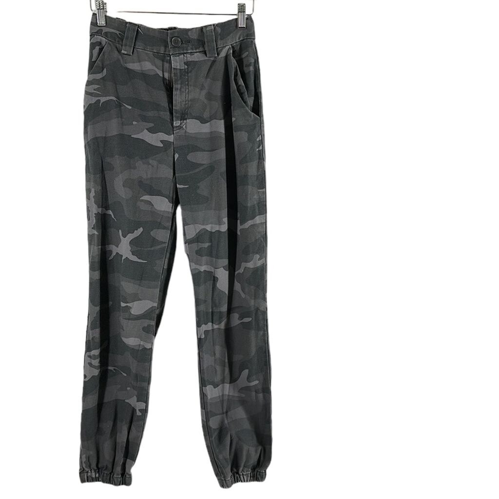 アリツィア Tna Squad カモ柄パラシュートパンツ Squad Parachute Pant | Aritzia US