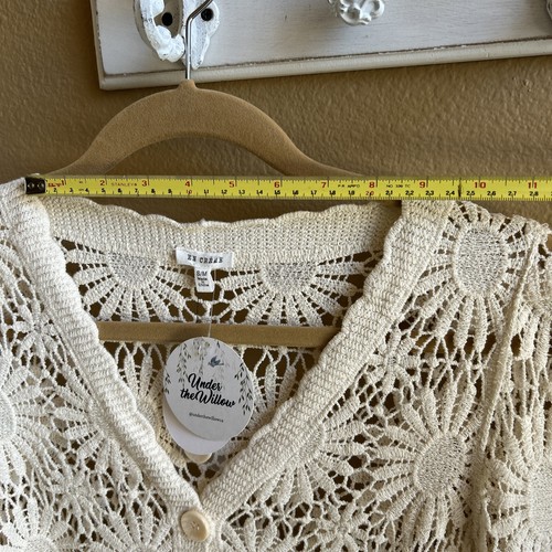 En Creme Beige Button Up Top Cover Up S-M See Through Floral Crochet Stitch. - Picture 9 of 16