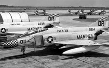 McDonnell Douglas F-4B VMFA-312 Checkerboards Marines Mahogany Model Scale 1/72