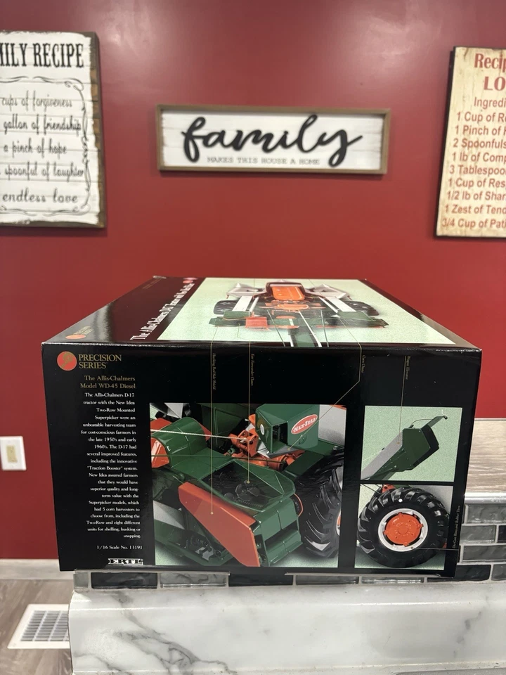 1/16 Precision Allis Chalmers D-17 w/ New Idea Mounted Corn Picker - Image 3 of 4