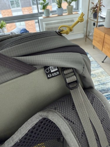 Salomon AEROTREK 20 Hiking Backpack with Suspended Back LC2467100 Grey/MS/Men's - Picture 7 of 9