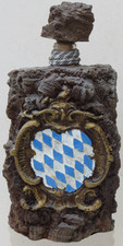 leere Schnaps-/Likörflasche mit Rindenstrukt...