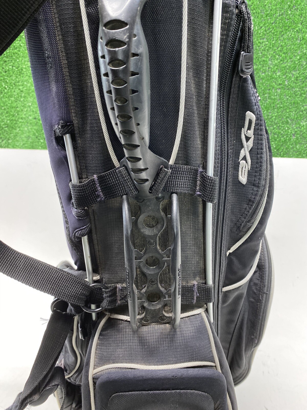 Ogio WoodE EXO Dual Strap Black Stand Golf Bag w Zipperless Ball Pocket