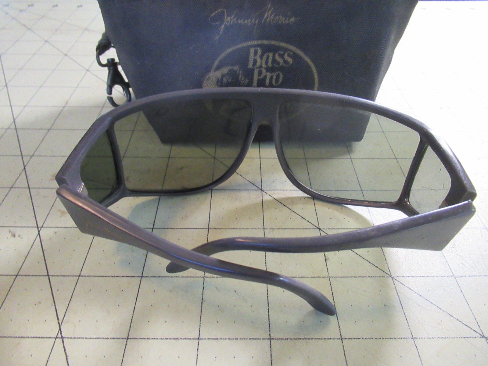 Rare Vtg Bass Pro Shops Sunglasses & case Johnny Mor… Gem