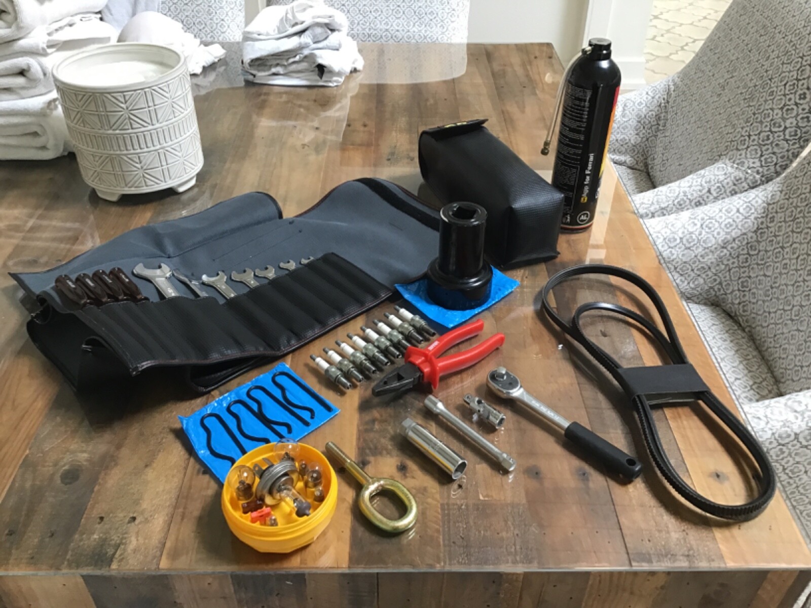 ORIGINAL FERRARI F40 TOOL KIT