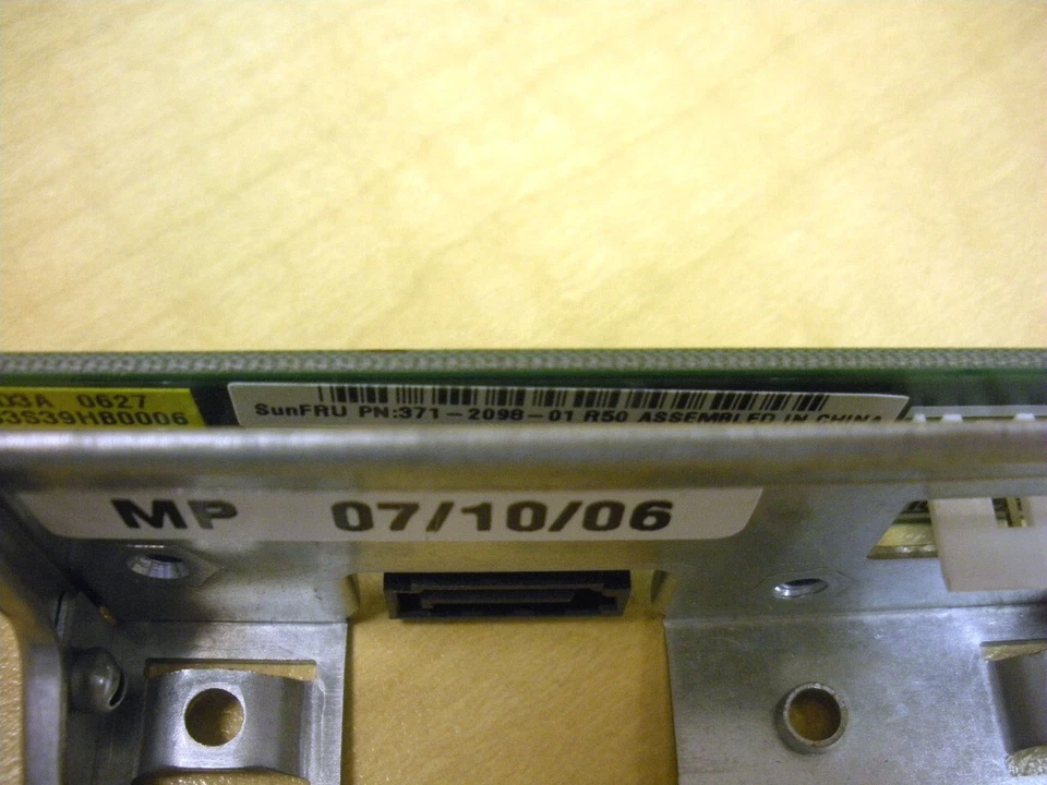 Sun 371-2098 1-Slot SATA/SAS Disk Backplane for X2100 M2 X2200 M2 X2250 - Image 3 of 3