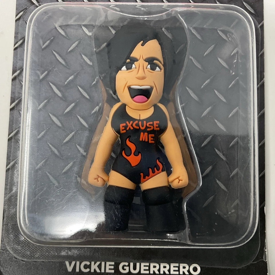 Vickie Guerrero Variant Micro Brawler ABIERTO Foto 2 de 4