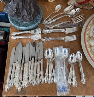 Reed & Barton English Crown Stainless Steel 66 Piece Flatware Set