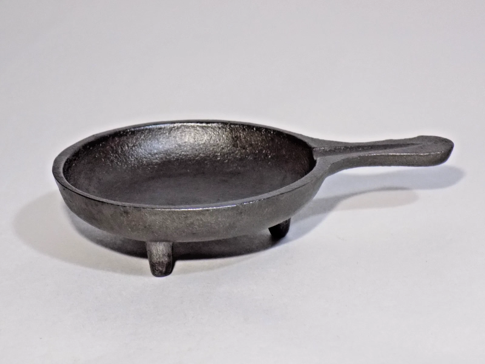 XLNT 3" "SPIDER" Salesman Sample? Minitaure Cast Iron Hearth Skillet-