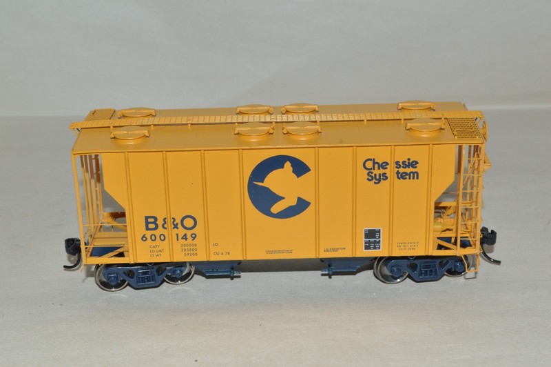 HO Athearn Chessie System RR PS 2600 covered hopper car train MW KD's DAMAGED
