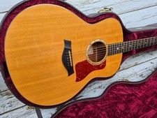 2013 Taylor 518e Jumbo 6-string Acoustic/electric Guitar in great condition