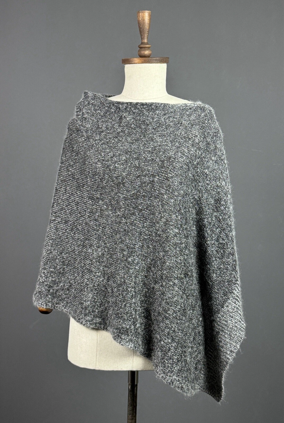 EILEEN FISHER Gray Knitted Viscose / Mohair One Size Poncho Cape
