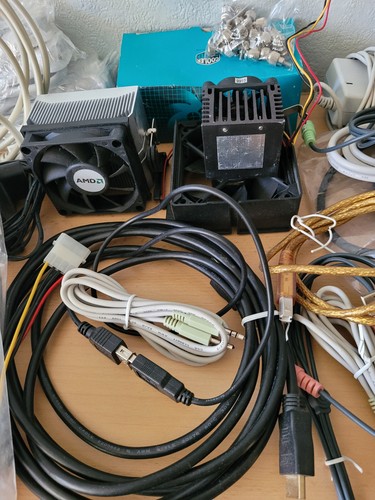Ein Karton voll mit altem PC-Kram - Photo 3/4