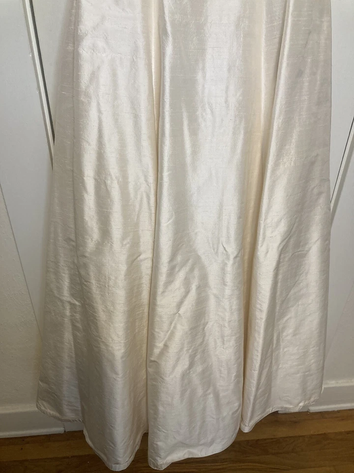 Vestido de novia Mori Lee mezcla de seda rayón con tocado ALTERADO talla 12 Foto 4 de 4