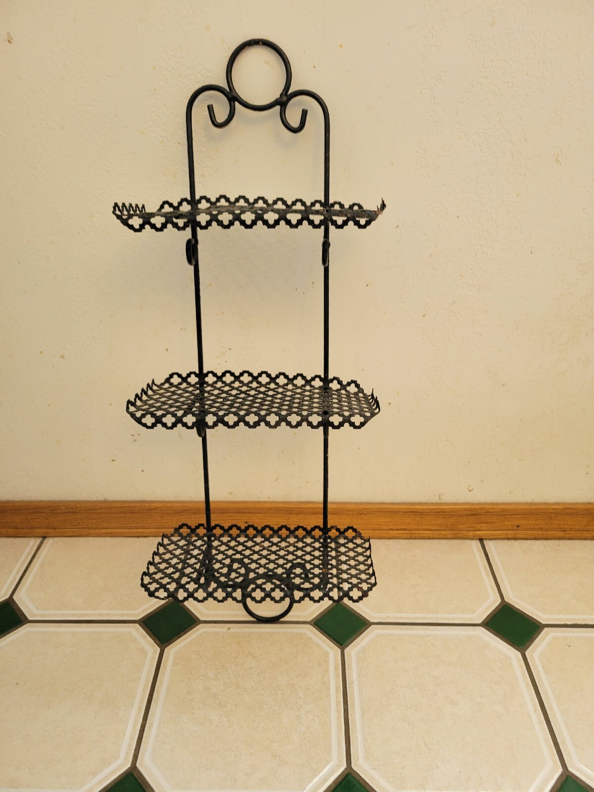 Vintage Quatrefoil Mesh Shelf And Candle Holder