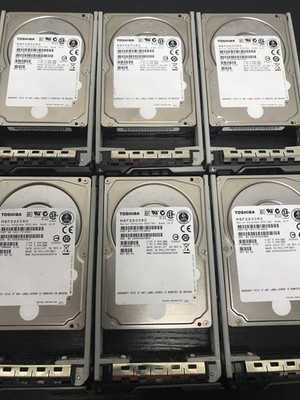 6 Stück Toshiba MBF2600RC 600GB SAS 6GB/s 2.5'' HDD im DELL HotSwap-Rahmen