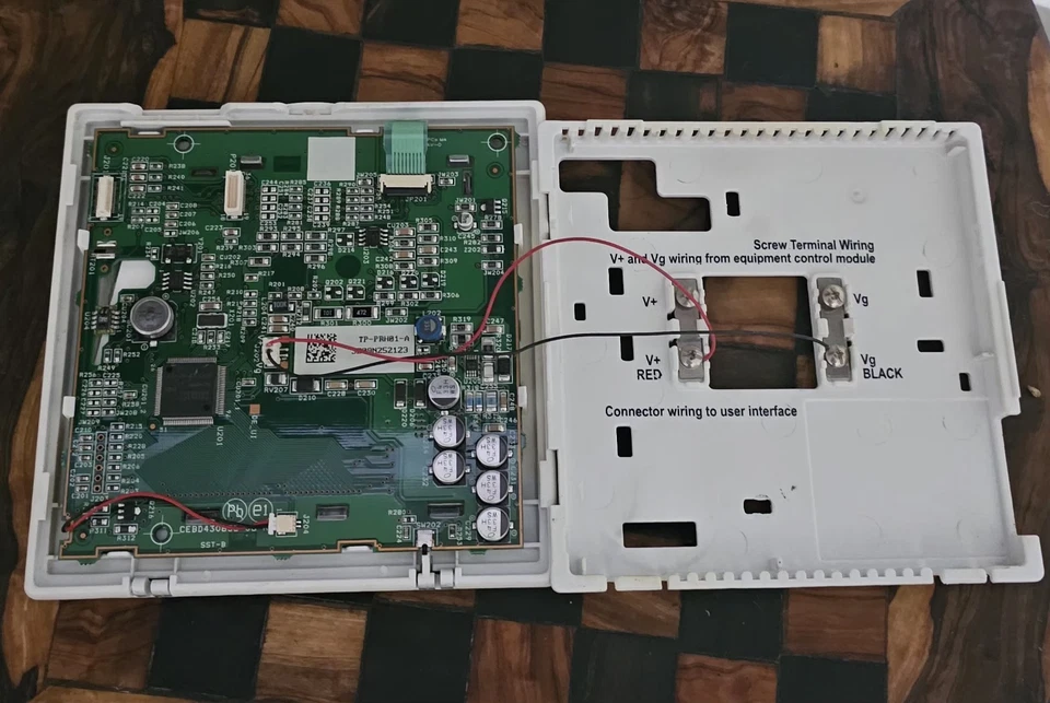 Carrier TP-PRH01-B 3 Heat/2 Cool, 7 Day Programmable Digital Thermostat - Image 2 of 4