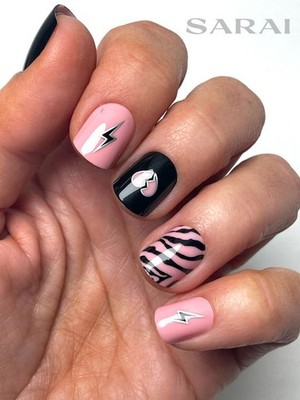 Red ASpen Press On Nails- Stage Dive, Sarai-Short Square Pink Black