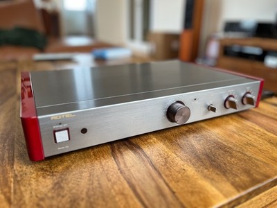   Rotel RHA-10 aktiver High End Vorverstärker aus Michi Serie
