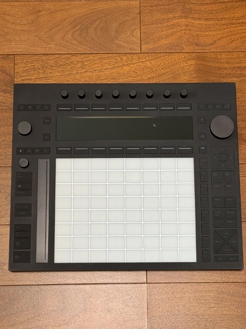 Ableton Push3 Standalone Edition MIDI Controller Beat Production 