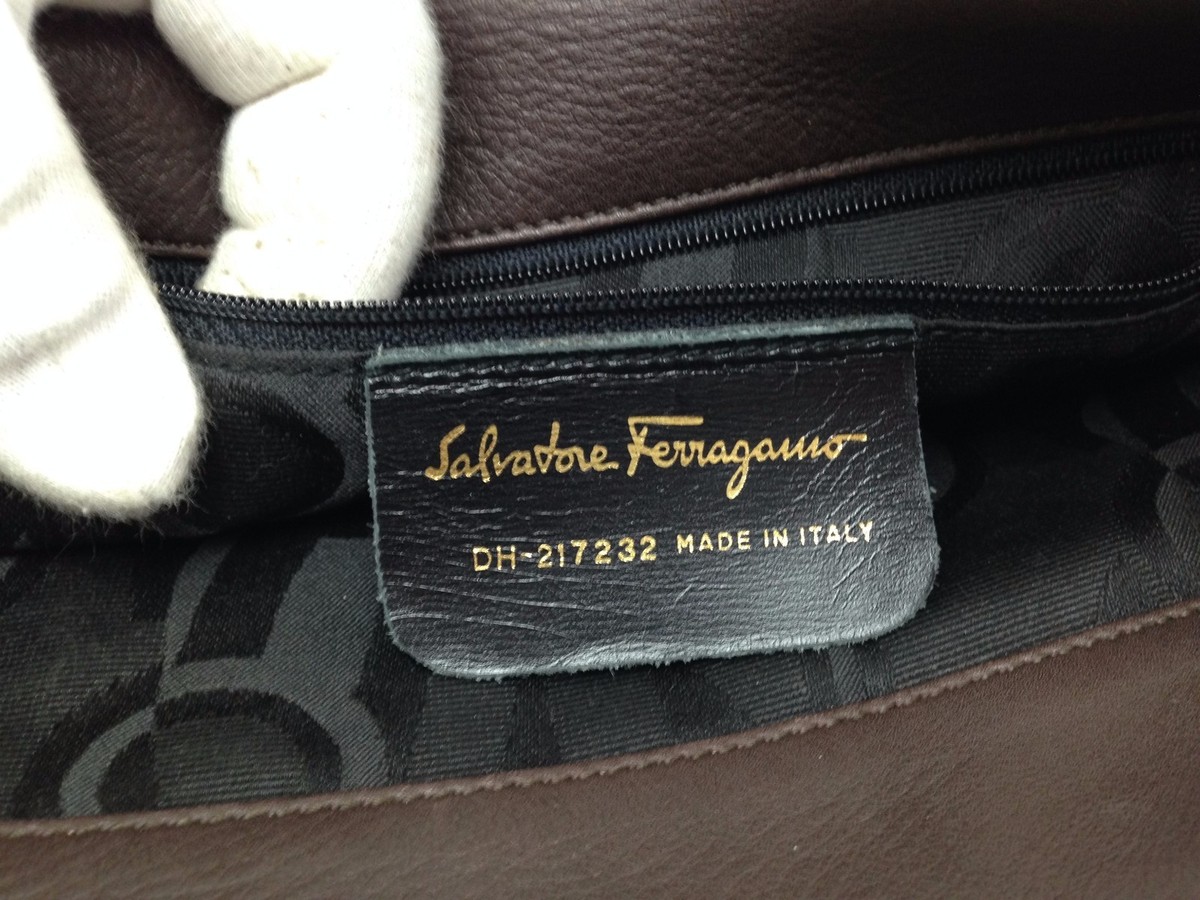 Auth Ferragamo Gancini Shoulder Bag Leather Dark Brown 7E160200S