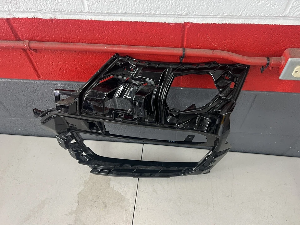 2017- 2021 PORSCHE PANAMERA FRONT LEFT GRILLE BRACKET OEM - Image 4 of 4