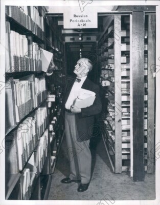 1957 Washington DC John T Dorosh Curator of the Library of Congress Press Photo