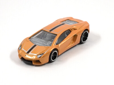 Hot Wheels 2011 Lamborghini Aventador LP 700-4 Orange Exotic 1:64