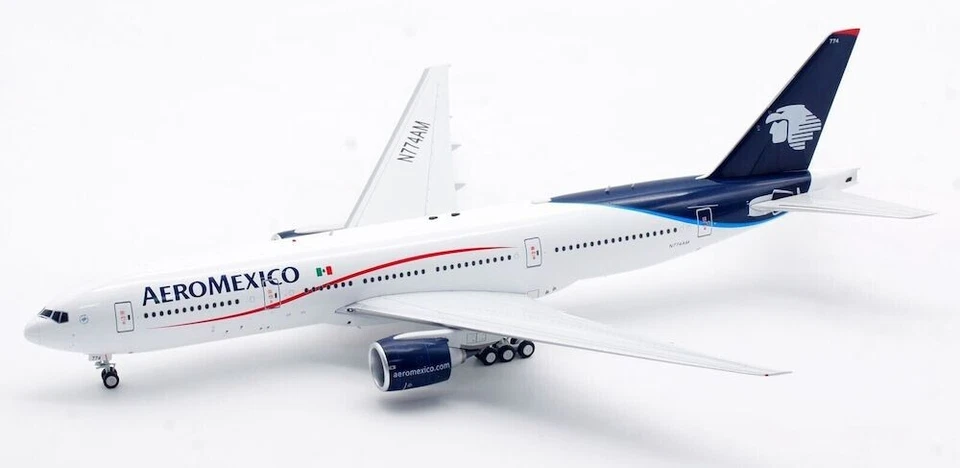 1:200 IF200 AeroMexico Boeing 777-200 N774AM con soporte Foto 2 de 4