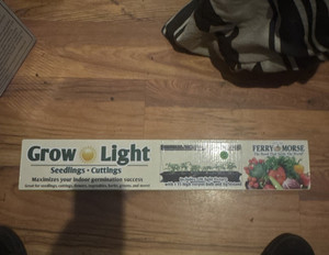 Ferry-Morse T5 Fluorescent Grow Light 15W for Seedlings & Cuttings