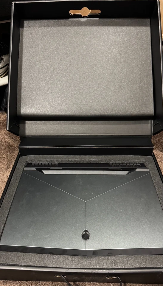 alienware 17 r4 laptop - Image 4 of 4