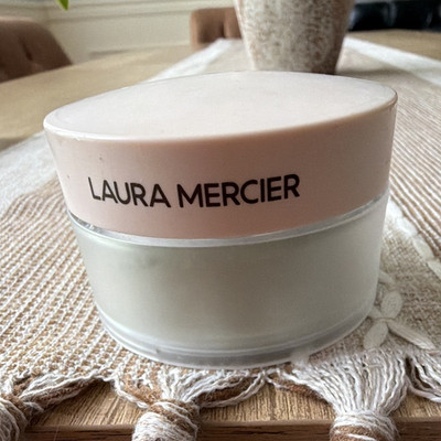 Laura Mercier Face Powder Loose Powder Shade Light Green