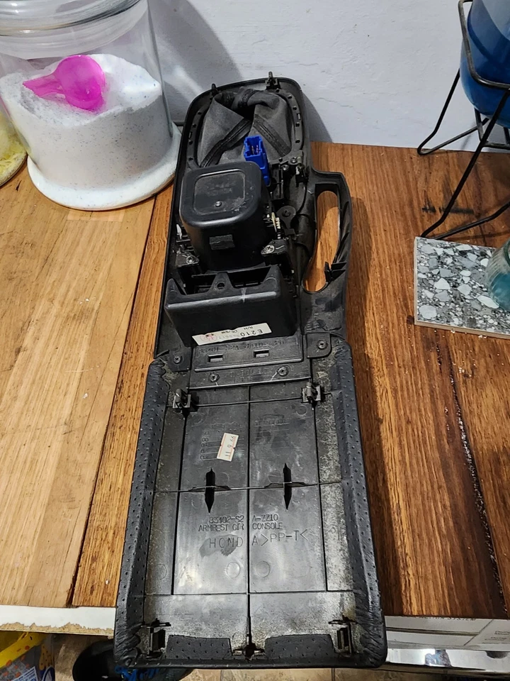 Honda S2000 AP1 Center Console -99 00 01 02 03- Right Hand side Drive (OEM) - image 4 of 4