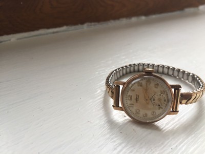 accurist 375 gold watch