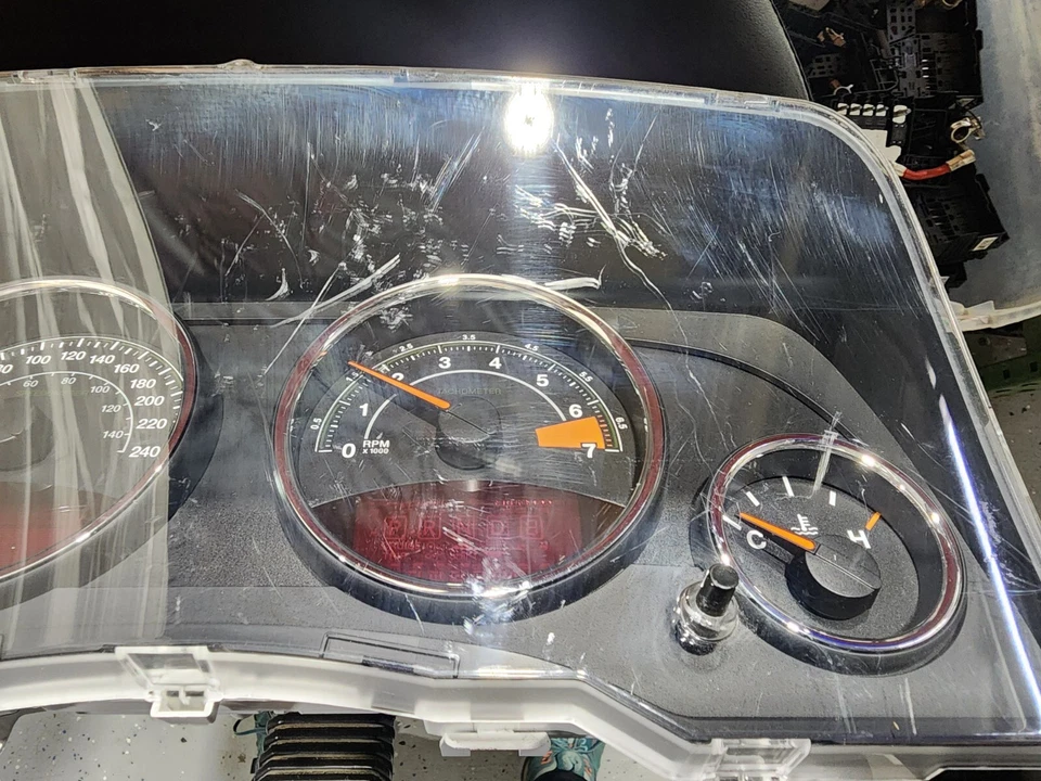 Cuadro de instrumentos Jeep Compass Patriot 2016-2017 KM/H OEM Mopar 68237761AE Foto 4 de 4