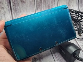 Nintendo 3DS Aqua Blue US Handheld System Game Stylus Universal & Car Charger