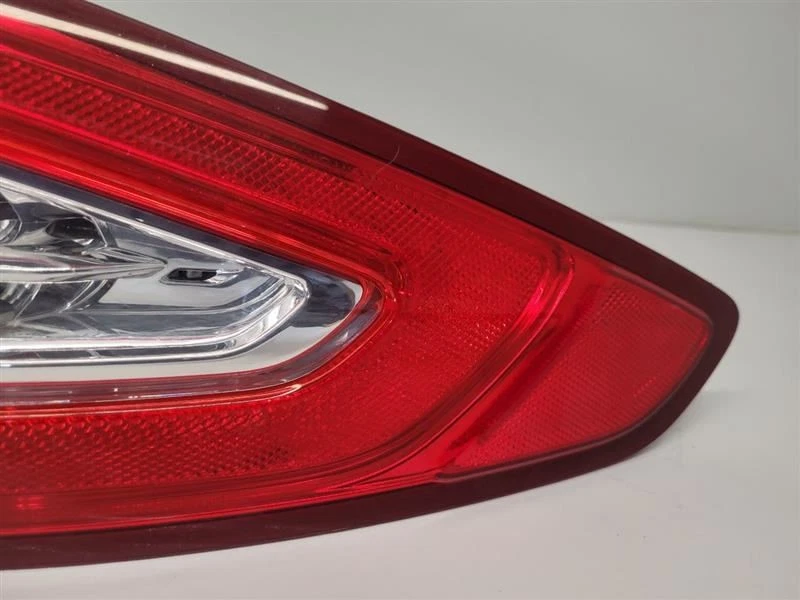 Ford Fusion 2013-2016 luz trasera de pasajero derecha cuarto panel LED montado Foto 3 de 4